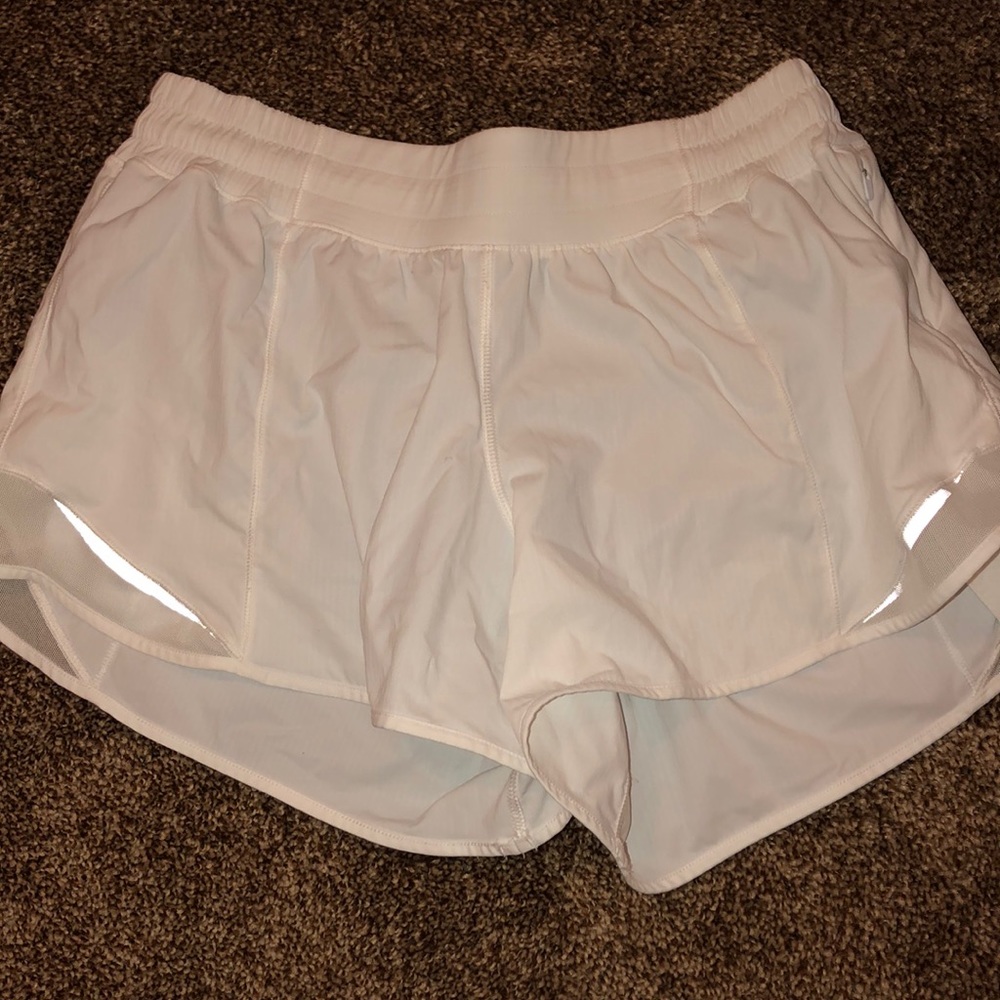 Lulu Lemon hotty hot shorts II 4”